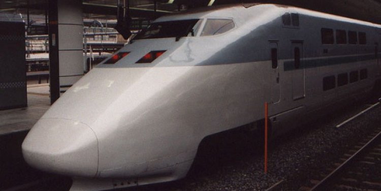 JR East Train; Photo Credit: www.traveladdicts.connectfree.co.uk