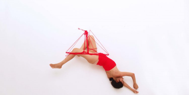 Kawita Vatanajyankur, Performing Textiles, 2018-2019 (Image courtesy of the artist)