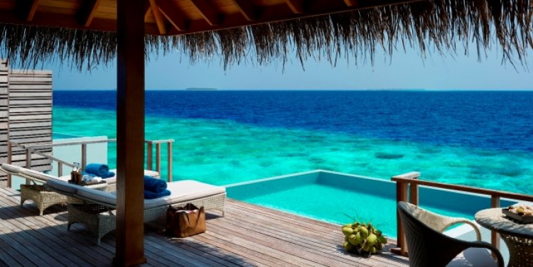 Dusit Thani Maldives Lagoon Deck