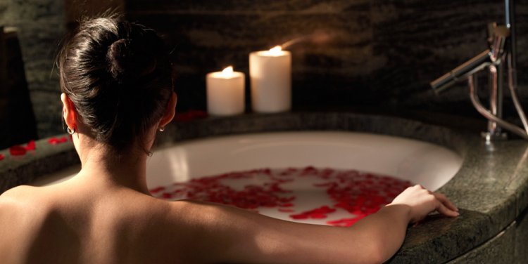 Warm Jade Stone Massage, Remede Spa