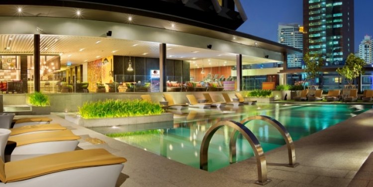 Mosaic at DoubleTree by Hilton Sukhumvit Bangkok 