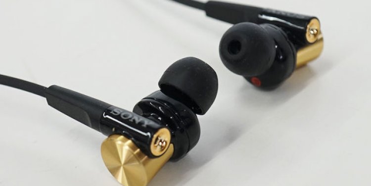 Sony MDR-XB70AP headphones