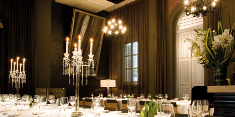 Novus Bar & Courtyard