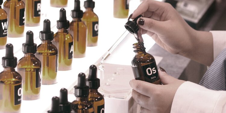 Oo La Lab / nena - Fragrance Design & Mixology Workshop