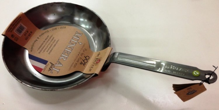 De Buyer 26cm iron pan from Sia Huat
