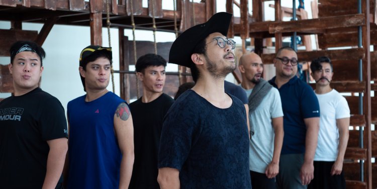 The cast of Peter and the Starcatcher