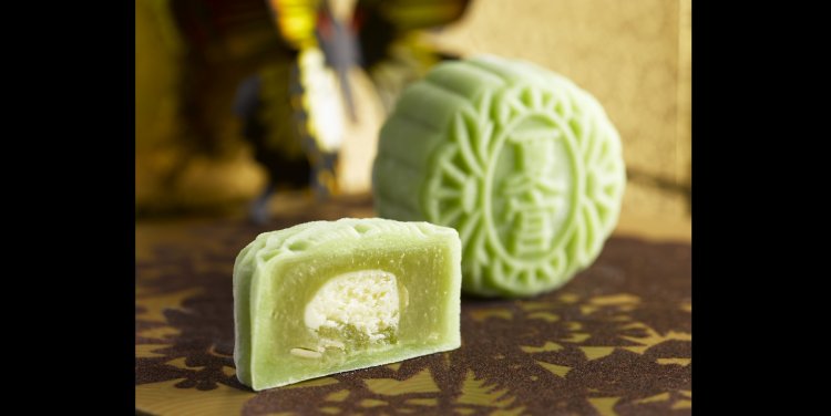 Granny Smith-Lemongrass Chocolate Snowskin Mooncake, The Regent Singapore