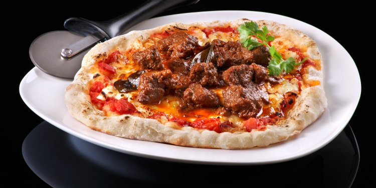 Beef rendang pizza