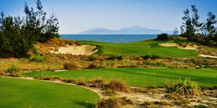 Golf Course, Sandy Beach Non Nuoc Resort Da Nang 