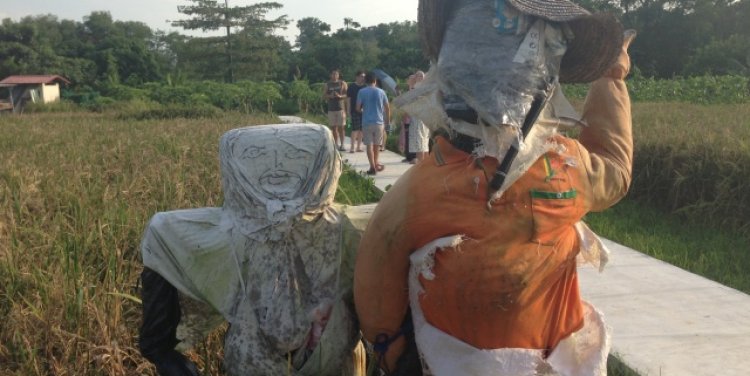 Scarecrows at D’Kranji Farm Resort