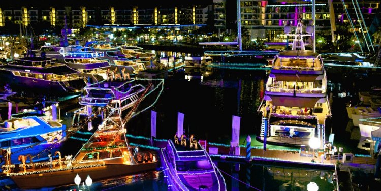 ONE°15 Christmas Boat Light Parade