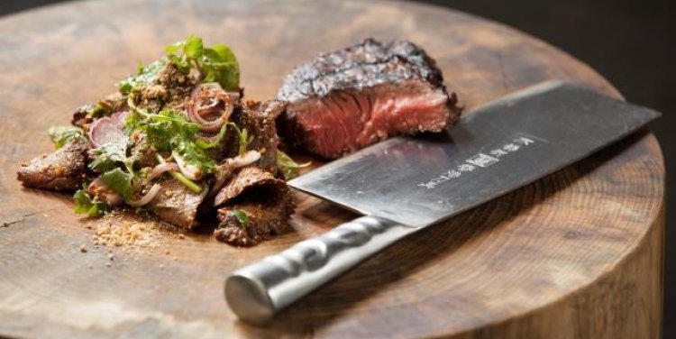 Spicy grilled wagyu beef salad at KHA