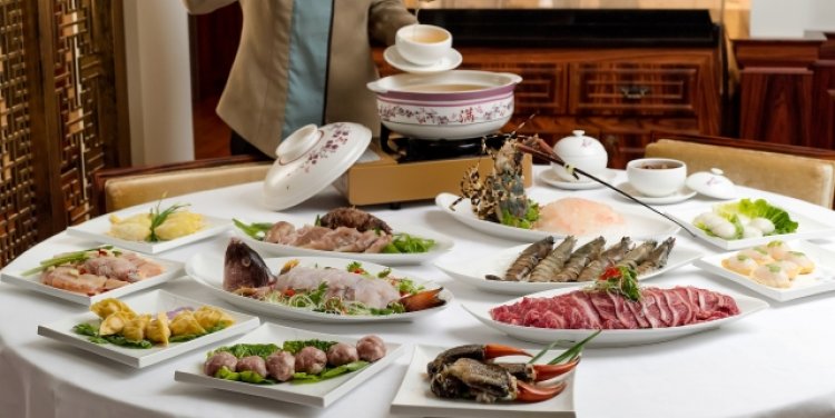 The Art of Eating Steamboat