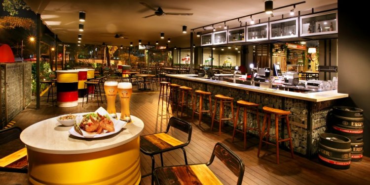 The bar counter at Third Place