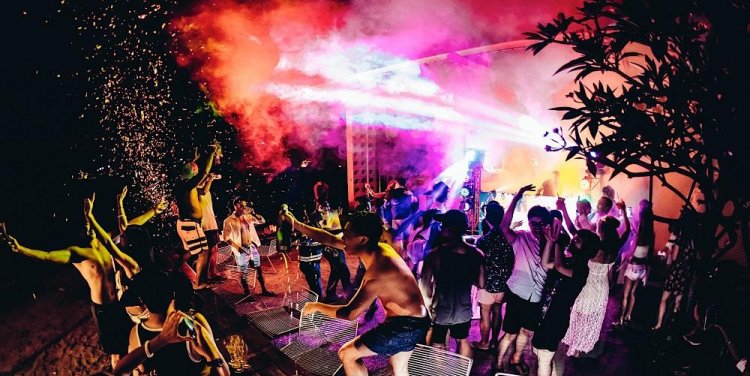 Smack My Beach Up at Tanjong Beach Club