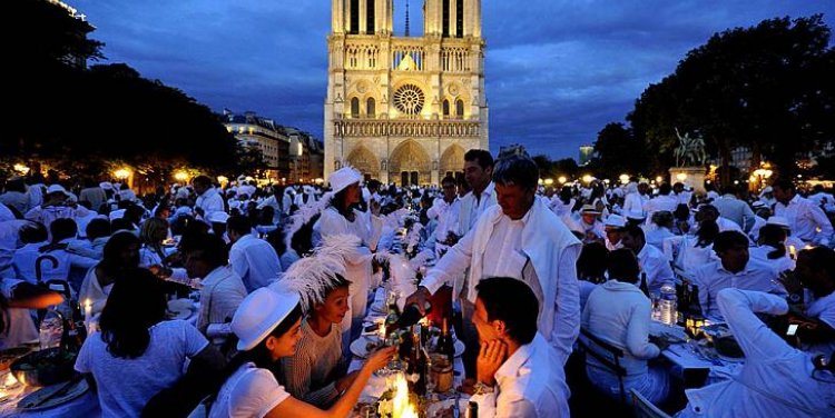 photo credit: Dîner en Blanc International Inc