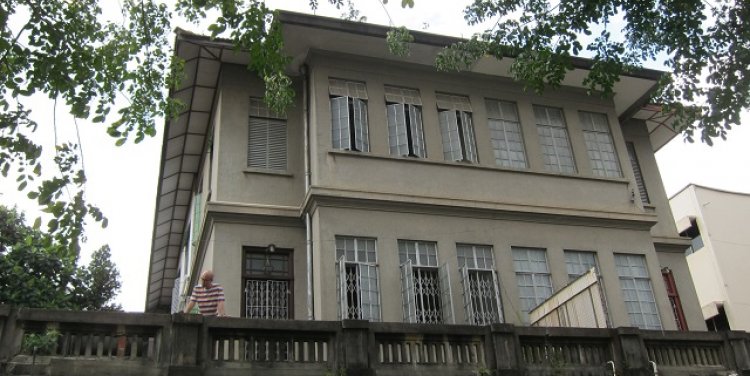 Singaporean artist Yen Phang