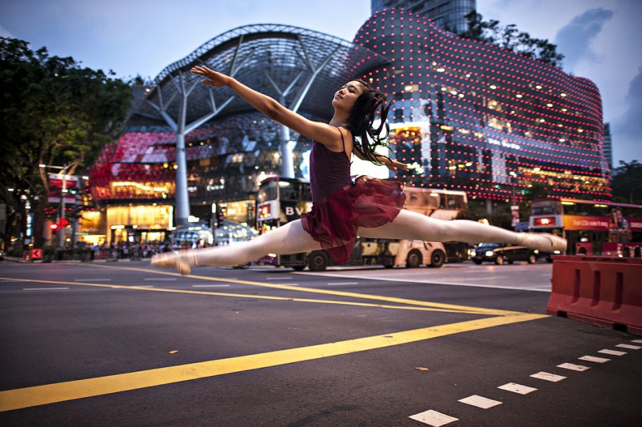 , These ballerinas on the streets of Singapore will make you smile