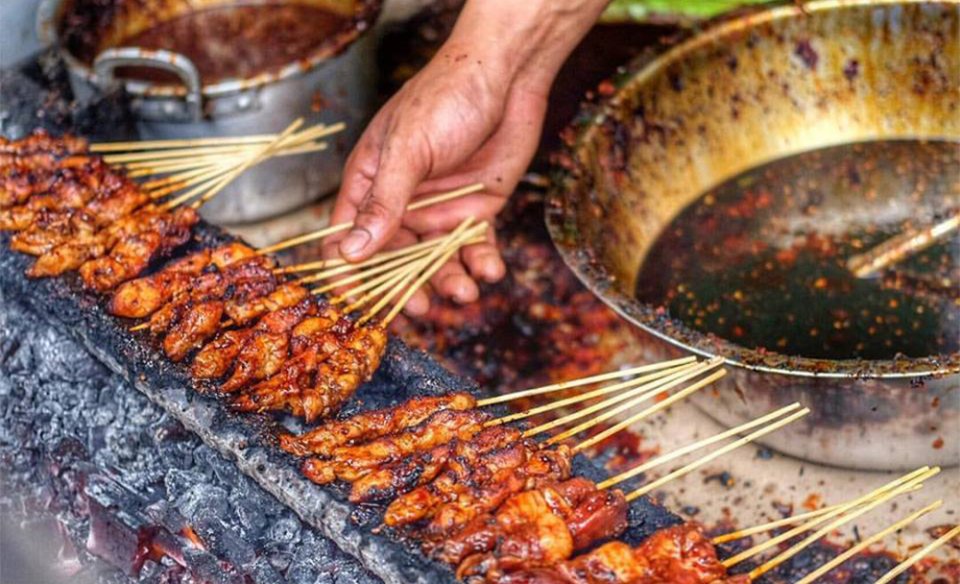 , Batam’s back alley street food stalls are what you’re missing out on