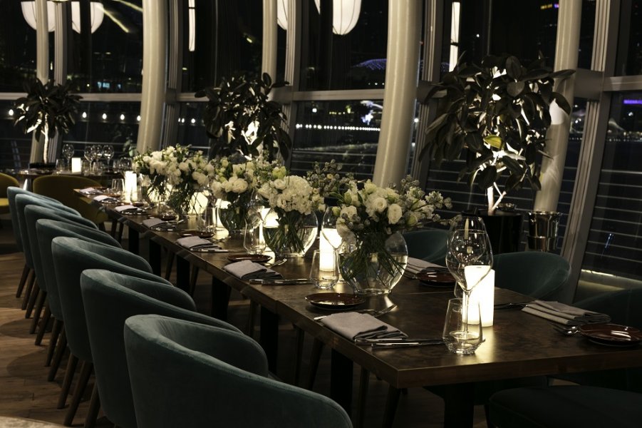 , The 1-Altitude people just launched a super glam restaurant at Fullerton Pavilion