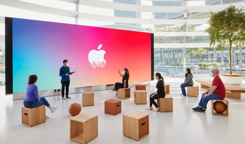 , Apple Marina Bay Sands, the world&#8217;s first Apple store on water, is now open