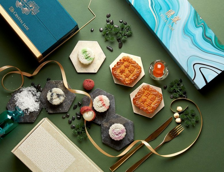 , Get snowskin and baked mooncakes in your choice of gift box at Crystal Jade