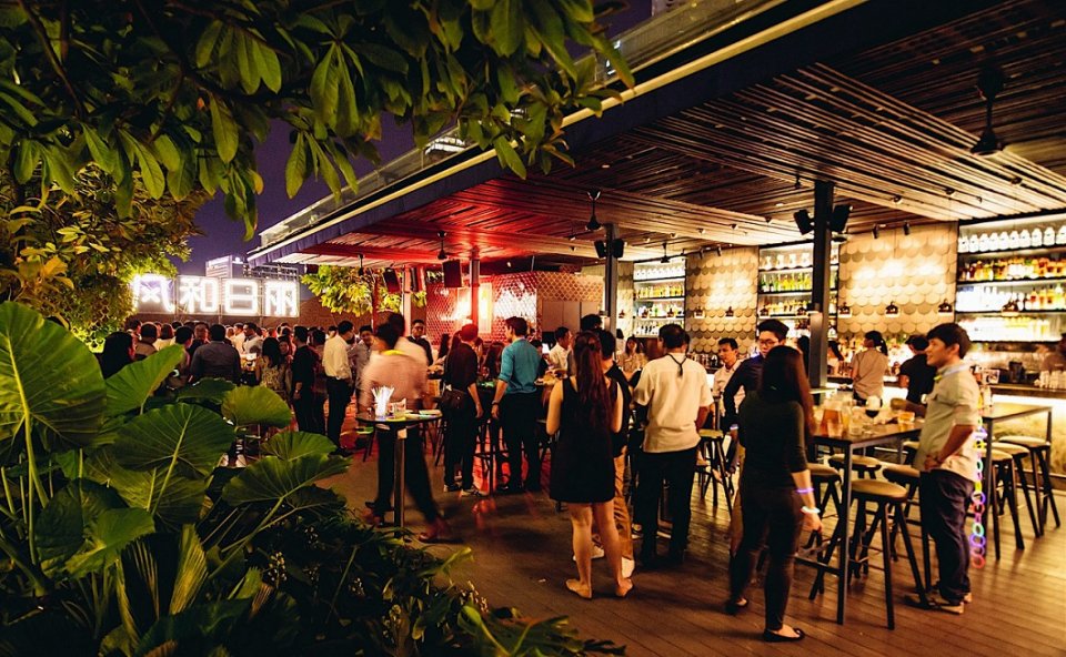 Half pints and draught beer at the best bars in Singapore for Happy Hour