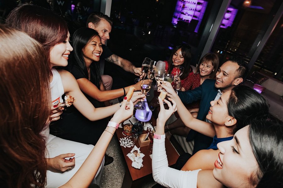 , Mona Kee Kee hosts the all-new Bingo Extravaganza at W Singapore’s WOOBAR