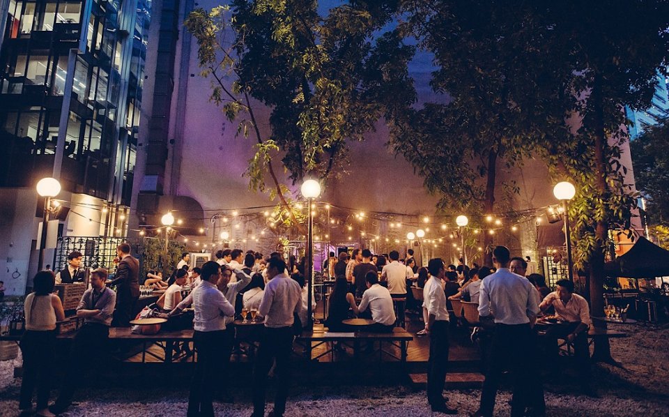 , 21 awesome late-night spots in Singapore for food, drinks and games