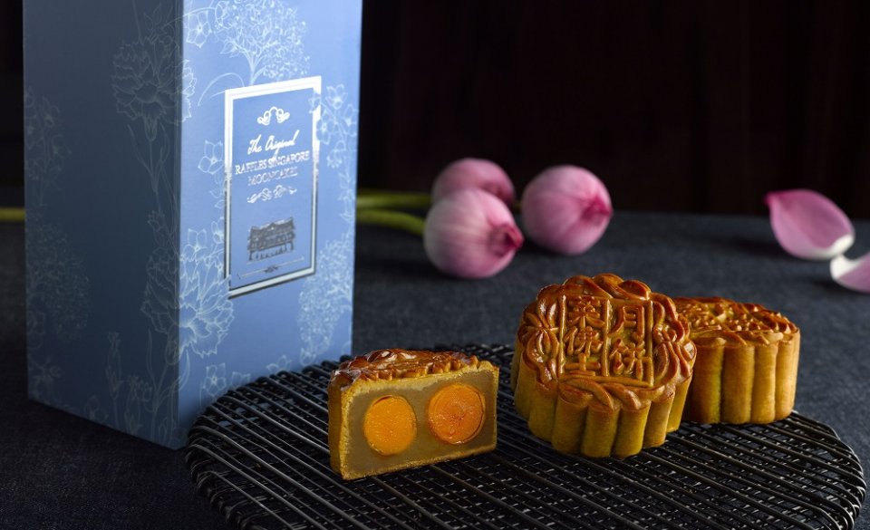 , Despite the ongoing restoration, the legendary Raffles mooncakes continue to be available for purchase this Mid-Autumn Festival
