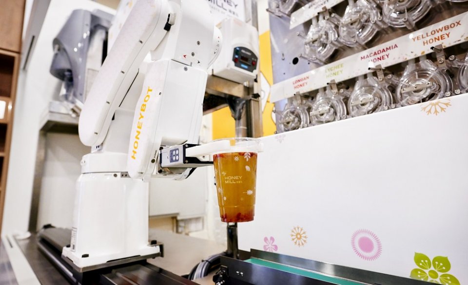 , At this new concept store, create your own honey drink and have a robot prepare it for you
