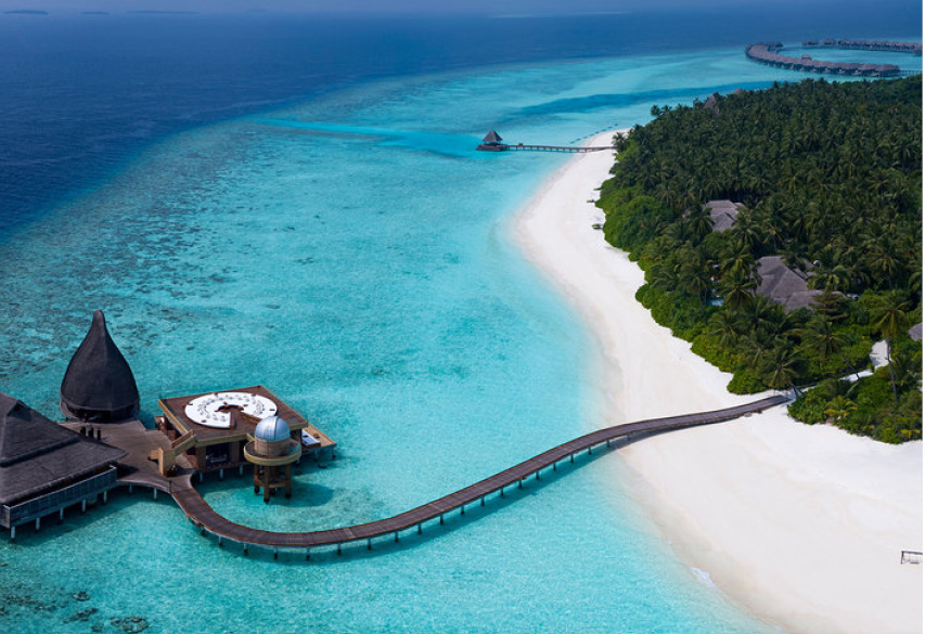 , This Maldives resort&#8217;s new bar is the perfect spot for star gazing
