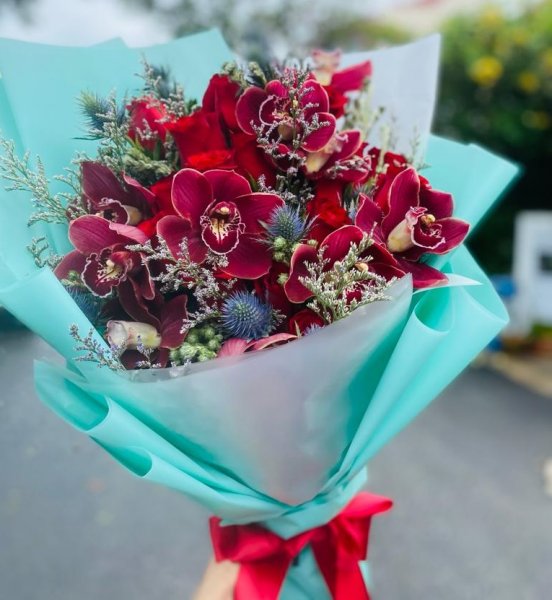 , The best gift delivery services in Singapore for flowers, balloons, hampers and more