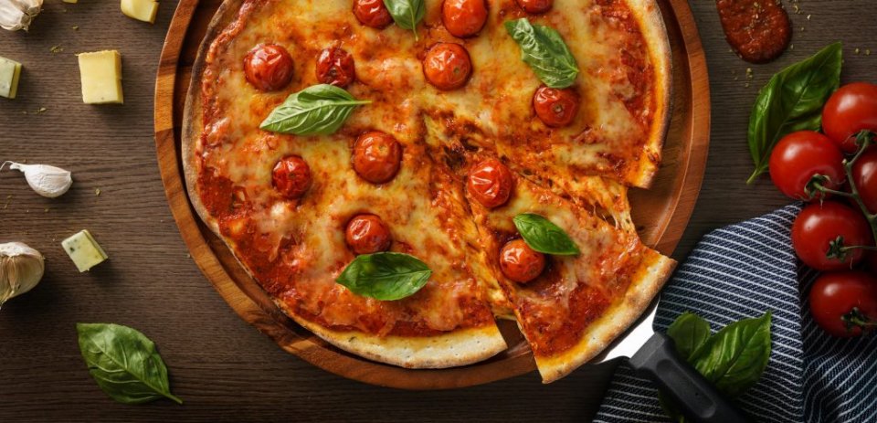 Pizza Delivery Singapore - authentic italian style pizzas, fresh basil 