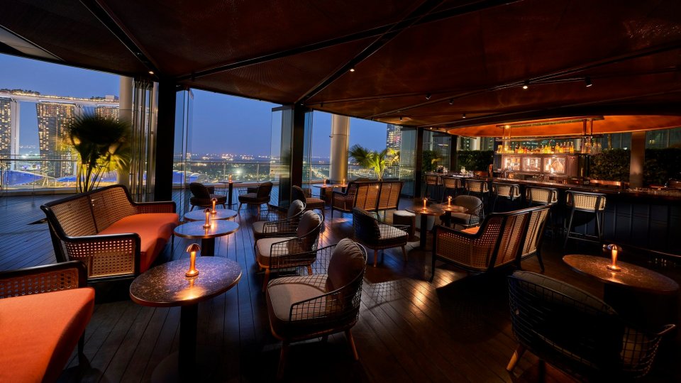 VUE - rooftop bar with singapore's skyline