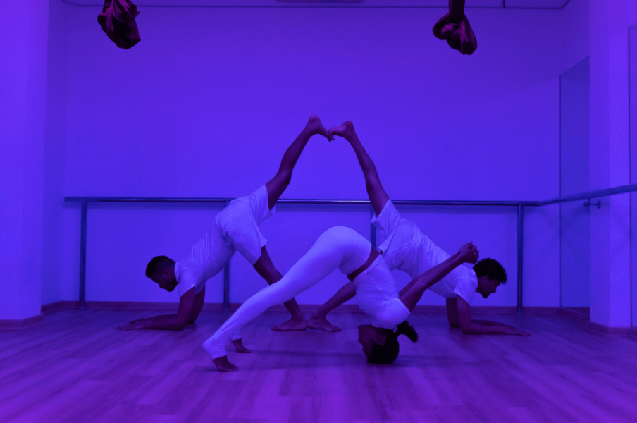, Jal Yoga’s new Me Chakra classes bring light therapy to our yoga mats