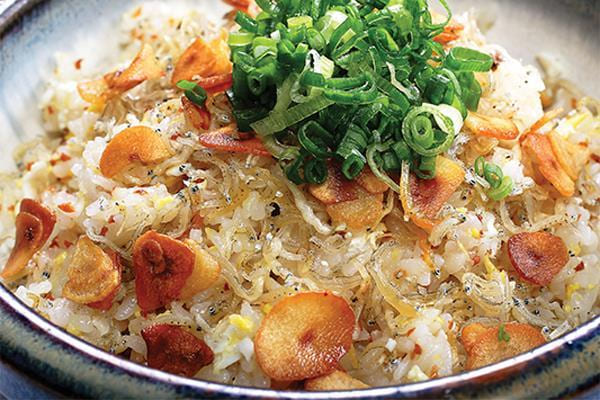 japanese food, garlic fried rice at tomo izakaya