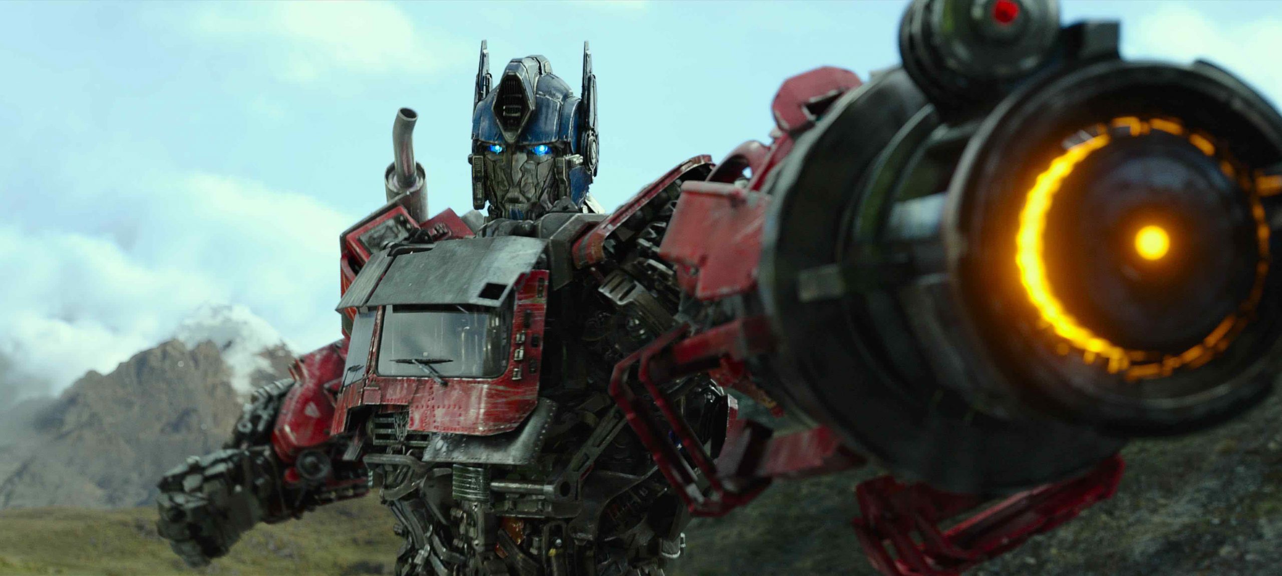 , Review: ‘Transformers: Rise of the Beasts’ is a prequel/sequel that takes you on a wild, fun ride through the ’90s