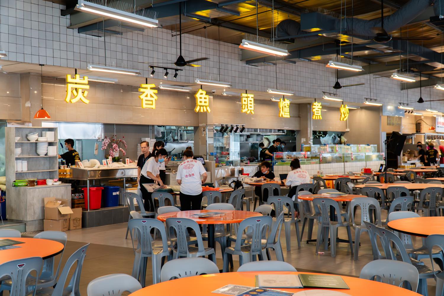 , Visit this 1980s wet market-themed coffee shop in Chai Chee for live seafood, old-school drinks, and nostalgic memories