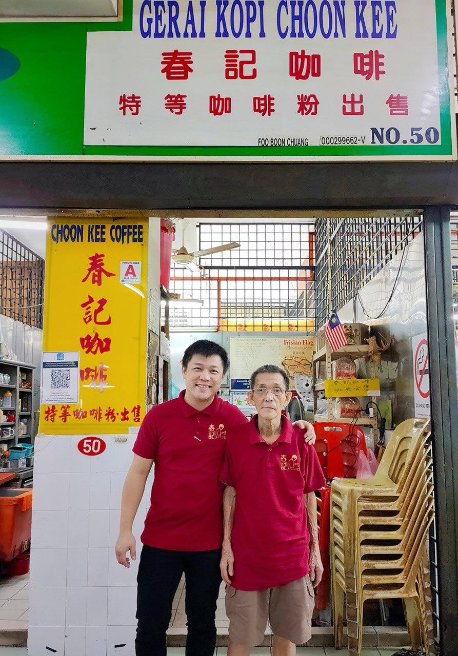 Foo Swee Yong (left) with his father Foo Boon Chuang (Choon Kee)