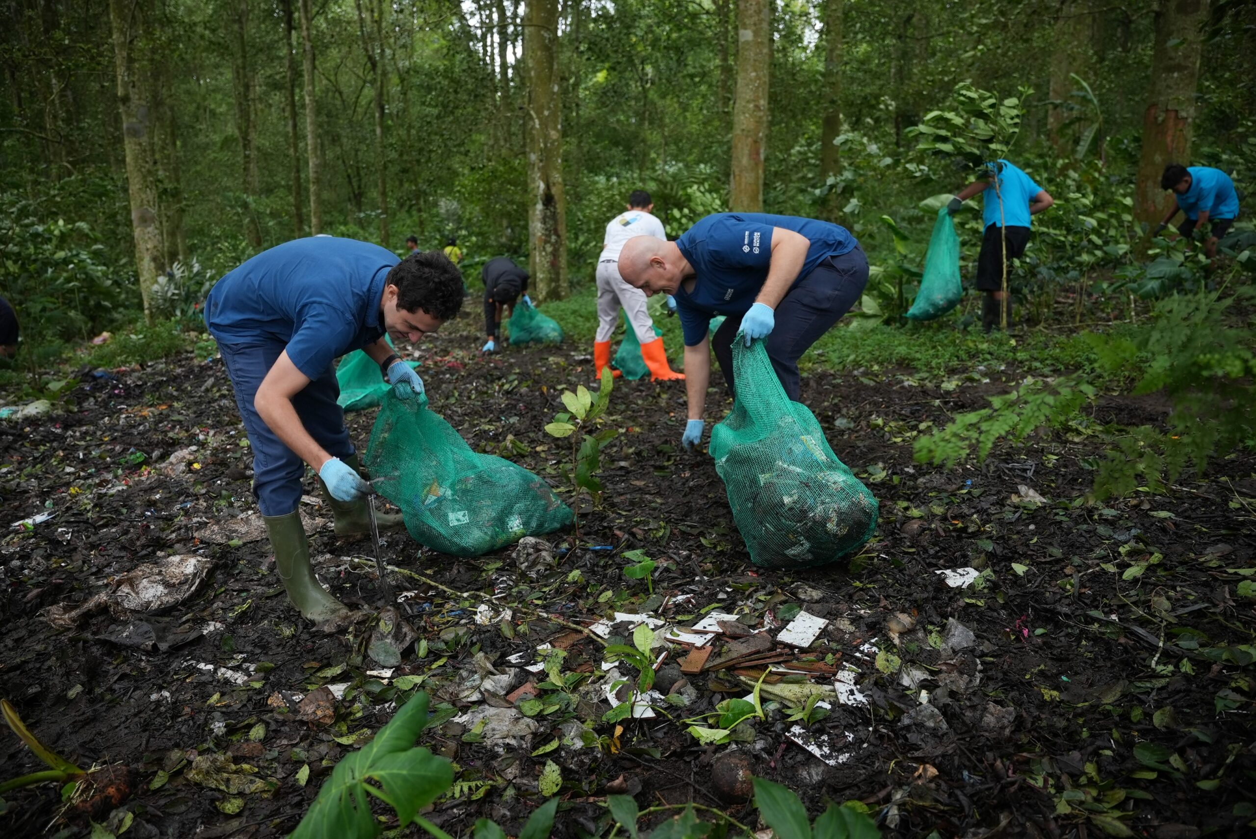 One of Sungai Watch’s clean ups with Marriott Business Council Indonesia